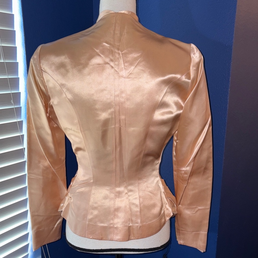 👗 Vintage 1940s Carlye Pale Pink Satin Suit – Frog Buttons, Peplum Waist – EUC - Picture 9 of 16